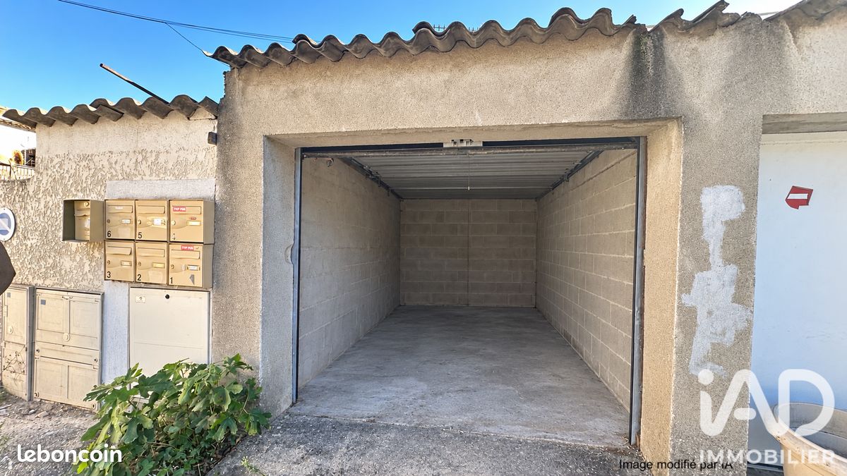Parking 21 m² · à Uchaud · 21 m² · 31 000 €
