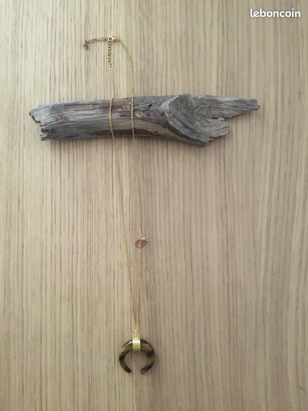 Collier en acier inoxydable doré avec corne / croissant de lune en œil de tigre (image 3)