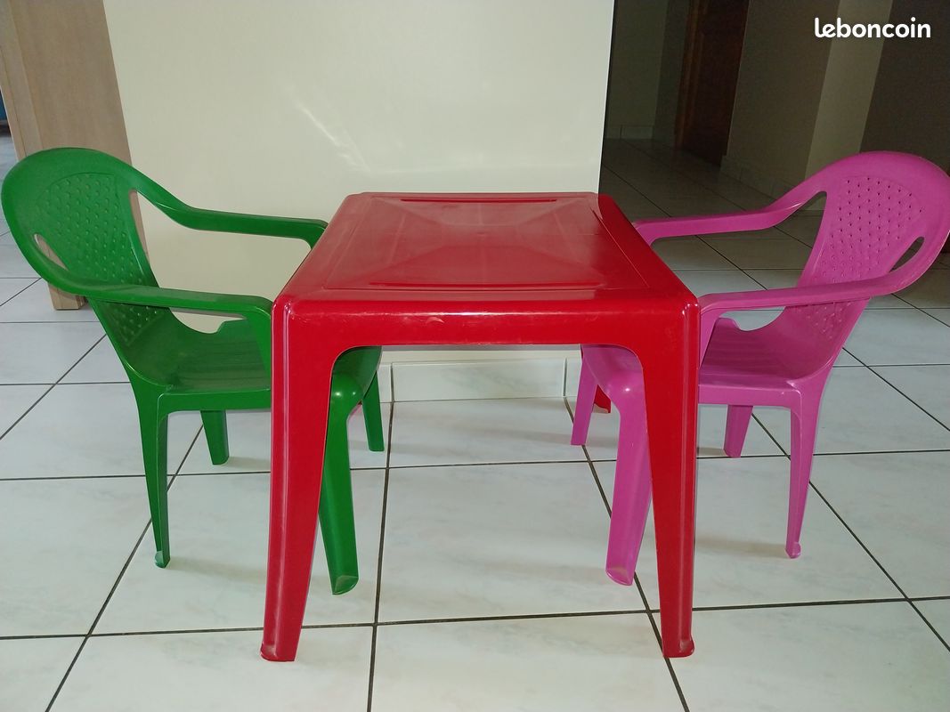 Table et chaises enfants (image 1)