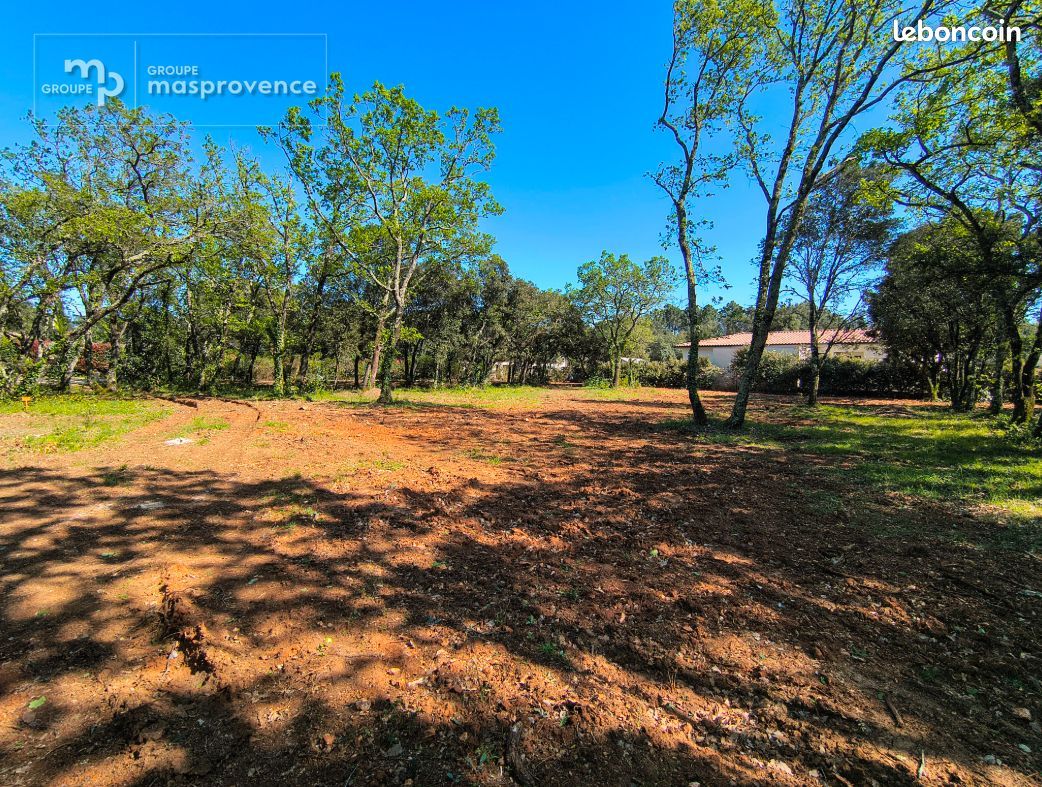 Terrain 935 m² · à Saint-Siffret · 170 000 €