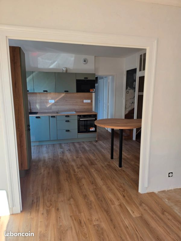 Maison 5 pièces 117 m² · à La Crèche · 117 m² · 890 €