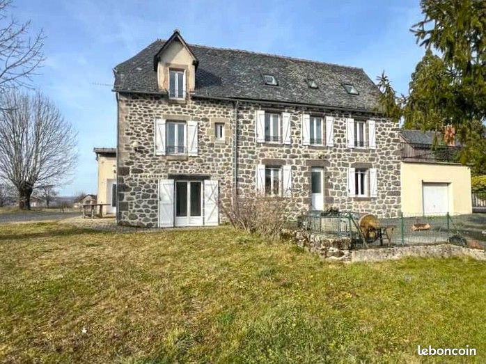 Maison 8 pièces 181 m² · à Mur-de-Barrez · 181 m² · 199 000 €