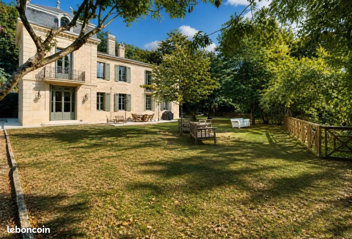 Maison 12 pièces 415 m² · à Cambes · 415 m² · 1 090 000 €