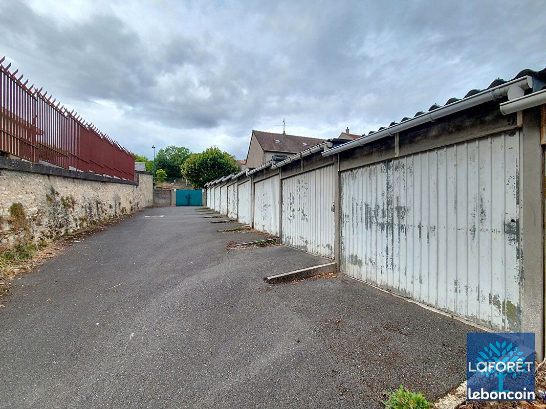 Parking 15 m² · à Étampes · 15 m² · 86 €/mois