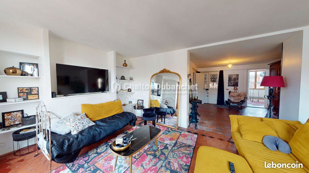 Appartement 8 pièces 195 m² · à Charlieu · 195 m² · 182 000 €