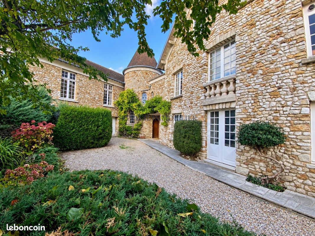 Maison 7 pièces 250 m² · à Thoiry · 250 m² · 499 000 €