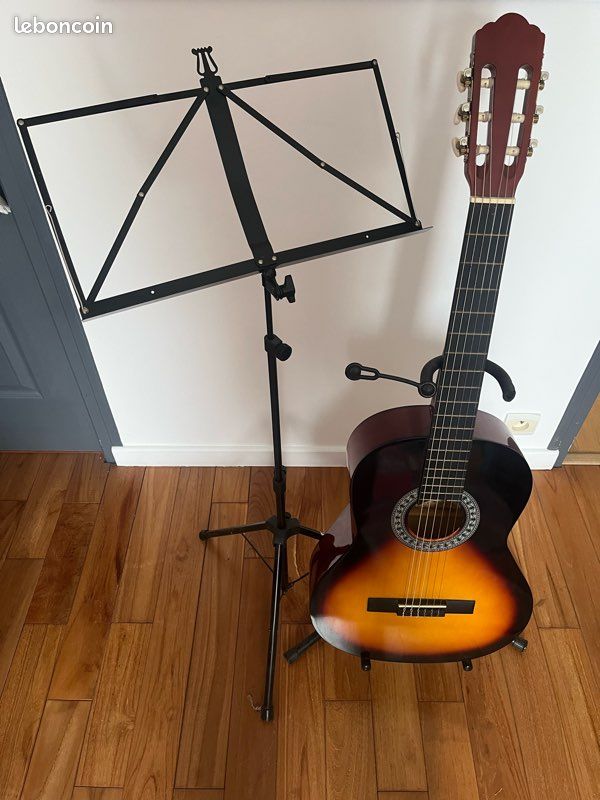 Guitare et pupitre (image 1)