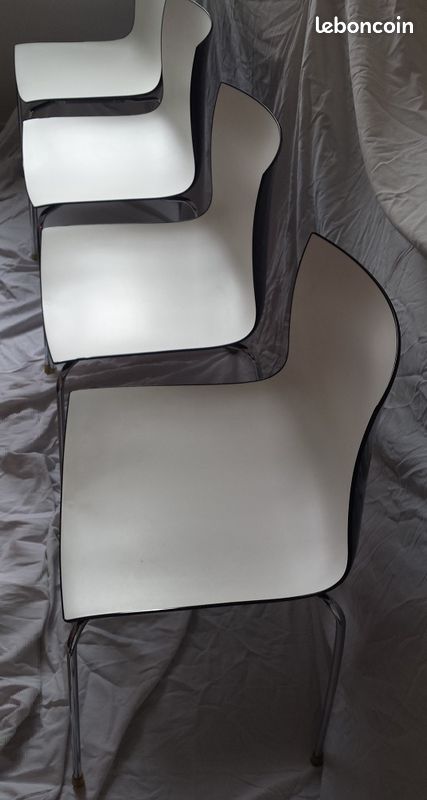 Lot 4 chaises élégantes, marque Arper Catifa 46, bicolore blanc/noir, pieds acier chromé et patins (image 7)