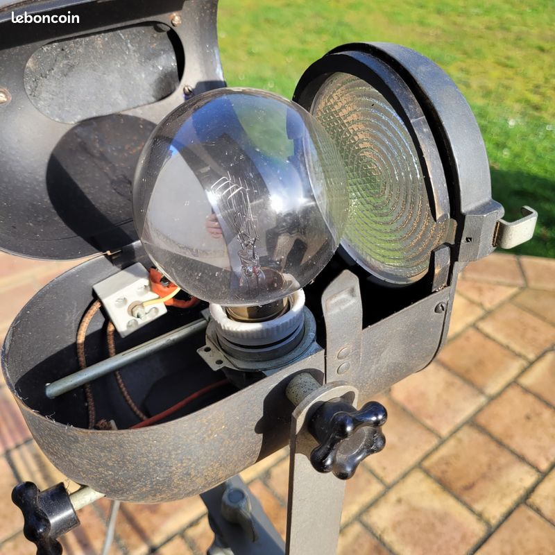 Ancien projecteur Lita avec trépied vintage (image 5)