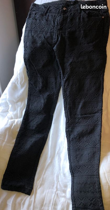 Pantalon moulant noir bien couper (image 2)