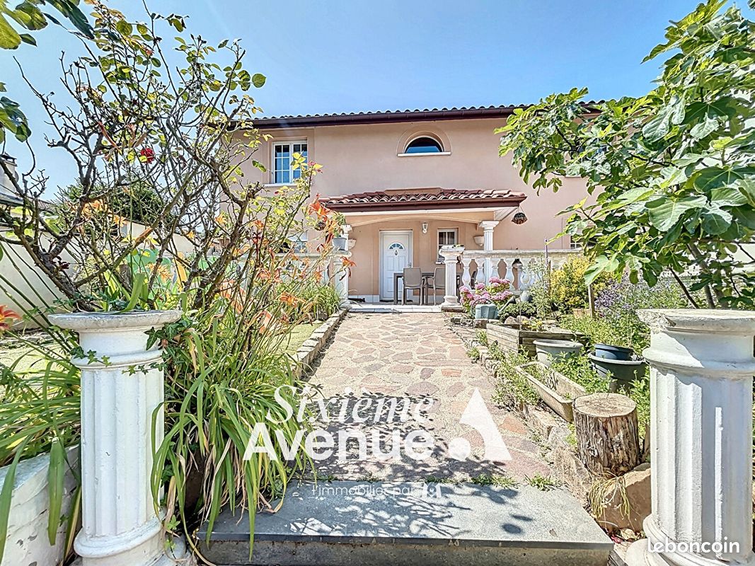 Maison 8 pièces 186 m² · à Décines-Charpieu · 186 m² · 465 000 €