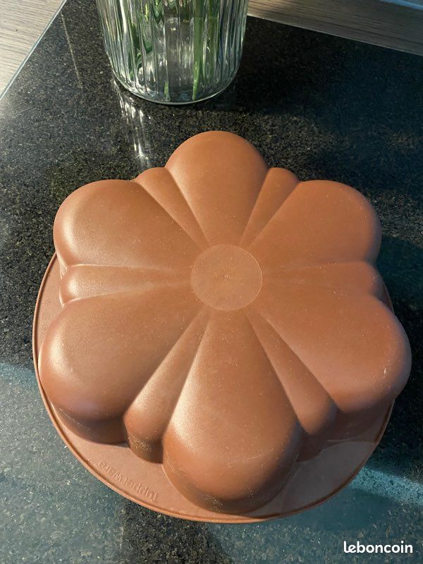 Moule à Gâteau Silicone Tupperware Forme Fleur - Marron - 1,5L - Neuf Sans Boîte