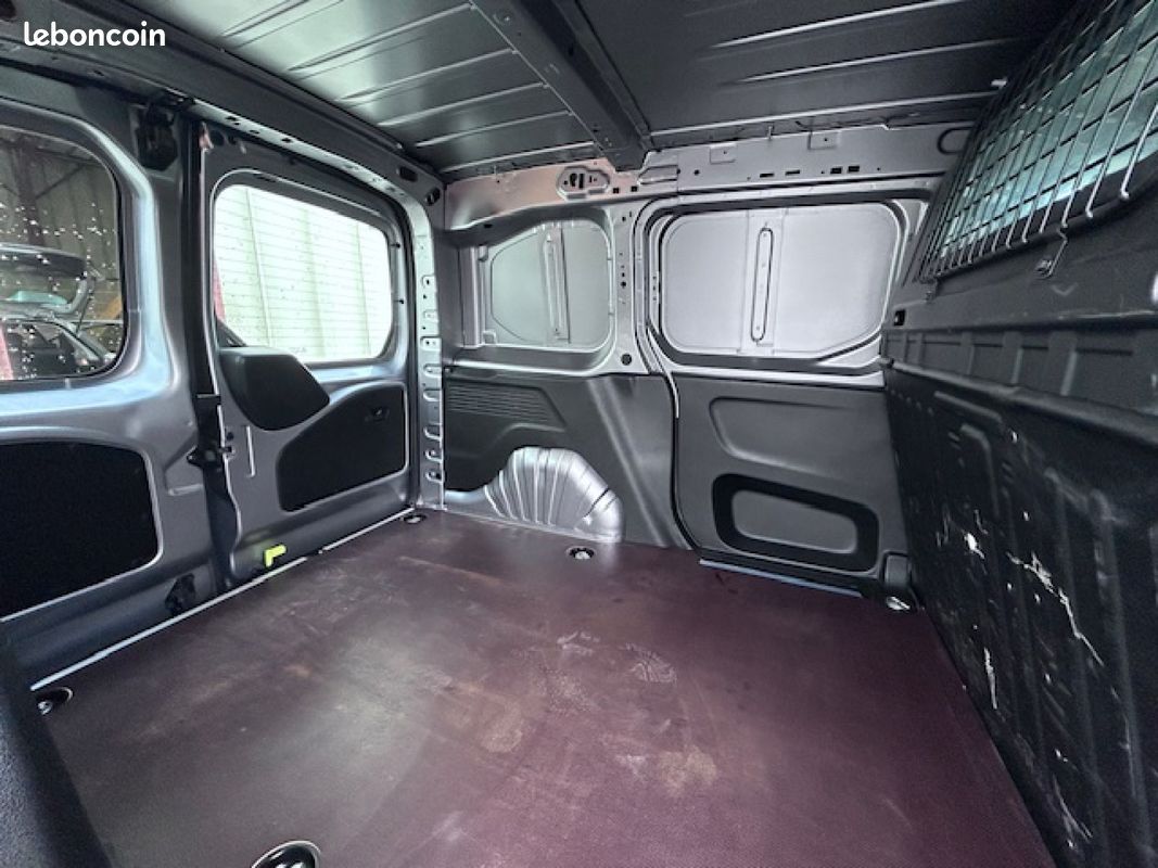 Citroen berlingo fourgon van m 650 1.5bluehdi 100cv control 53803km 08/2021 prix ttc (image 4)