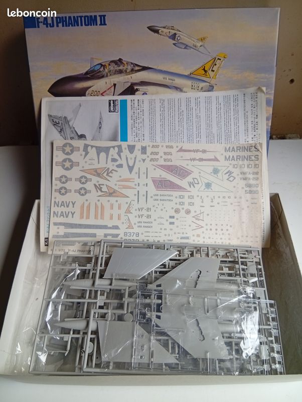 Revell F-4J Phantom II Modellbausatz 1:72 - Level 3 Mit 85 Teilen