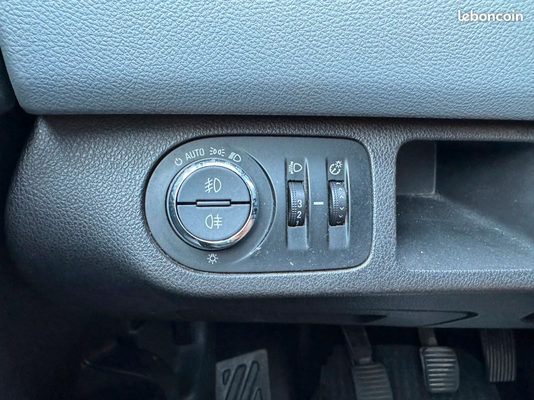 OPEL MERIVA 1.6 CDTI - 136 ch S&S Cosmo Pack PHASE 2 / Sièges et volant chauffants / Caméra de recul / Chaîne distrib (image 25)