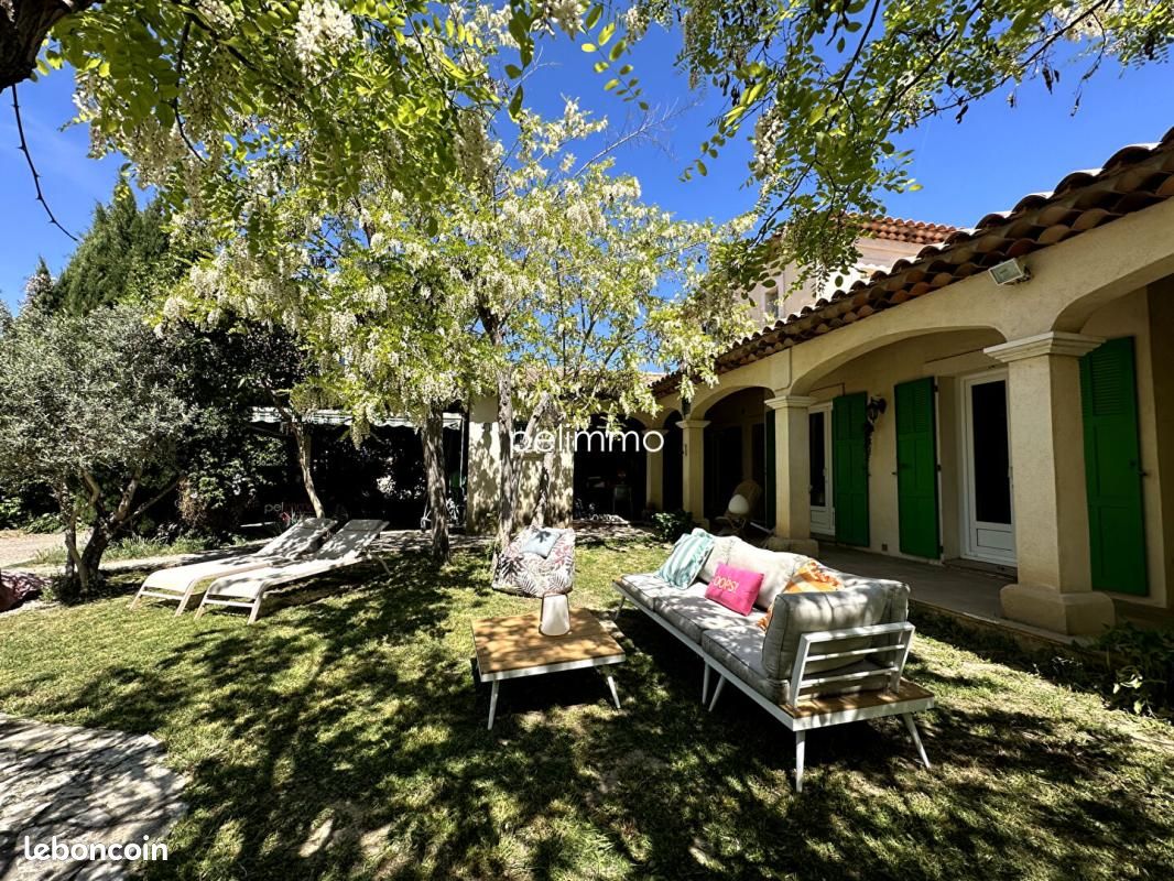 Maison 6 pièces 158 m² · à Pélissanne · 158 m² · 1 684 €
