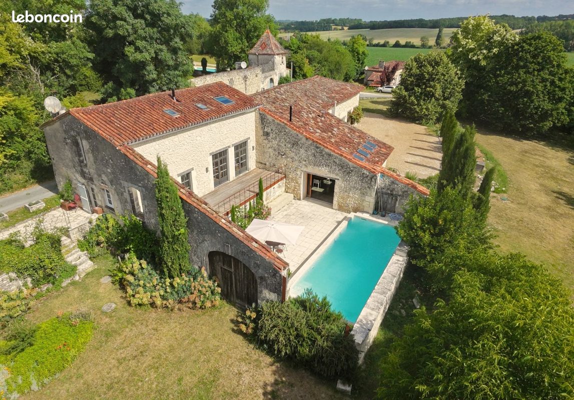 Maison 6 pièces 224 m² · à Verteillac · 224 m² · 499 000 €