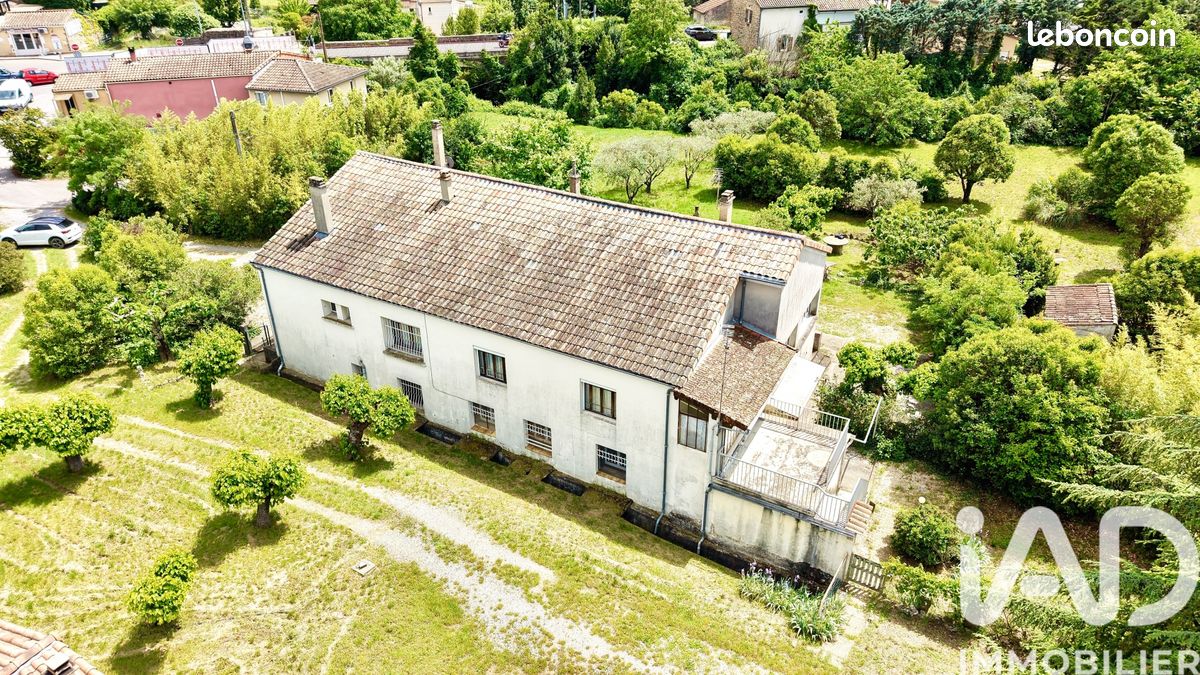 Maison 12 pièces 318 m² · à Saint-Étienne-de-Fontbellon · 318 m² · 235 000 €
