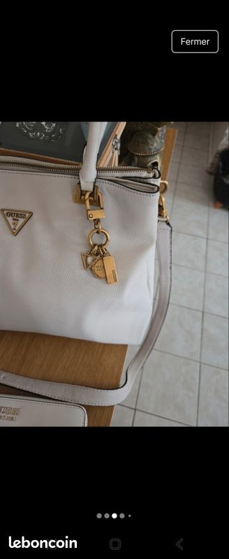 Sac a main et portefeuille guess (image 3)