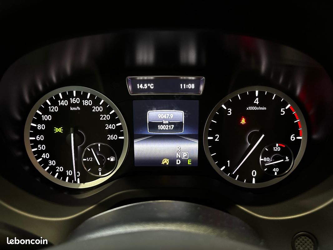 INFINITI Q30 2.2d 170 7DCT Premium Tech - SUPERBE ETAT - SIEGE CHAUFFANT (image 20)