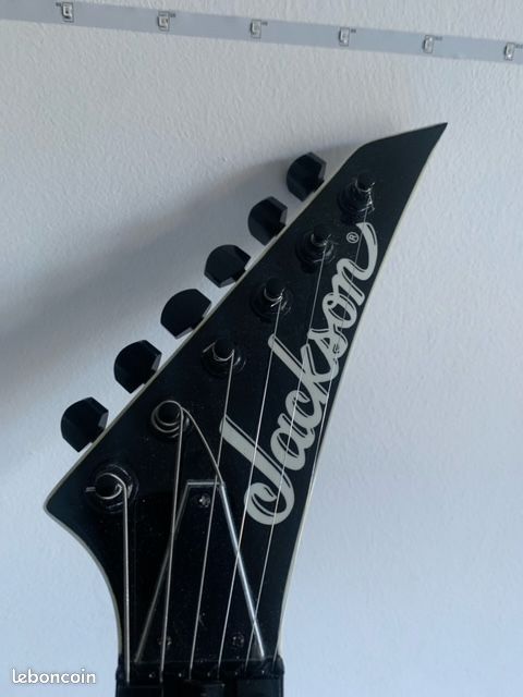 Jackson V, Boss mt-2 et wha Cry baby, ampli peavey... (image 4)