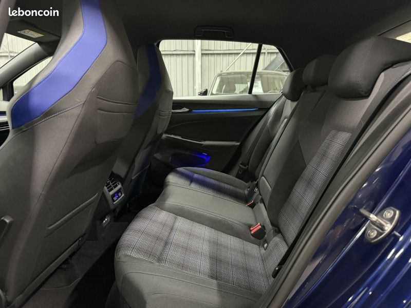 Volkswagen GOLF VIII 245CH DSG6 [ Digital Cockpit Pro - LED Plus - Caméra - Ambiance 30 couleurs ] (image 10)