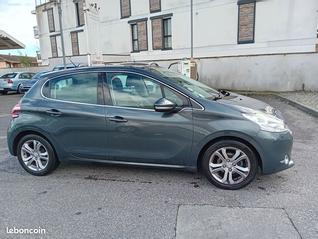 Peugeot 208 5 porte Allure 1.2 12v VTi 82 CV