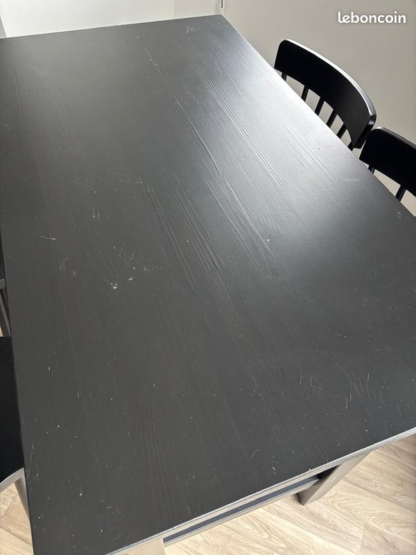 Table+Chaises hautes à manger IKEA (image 2)