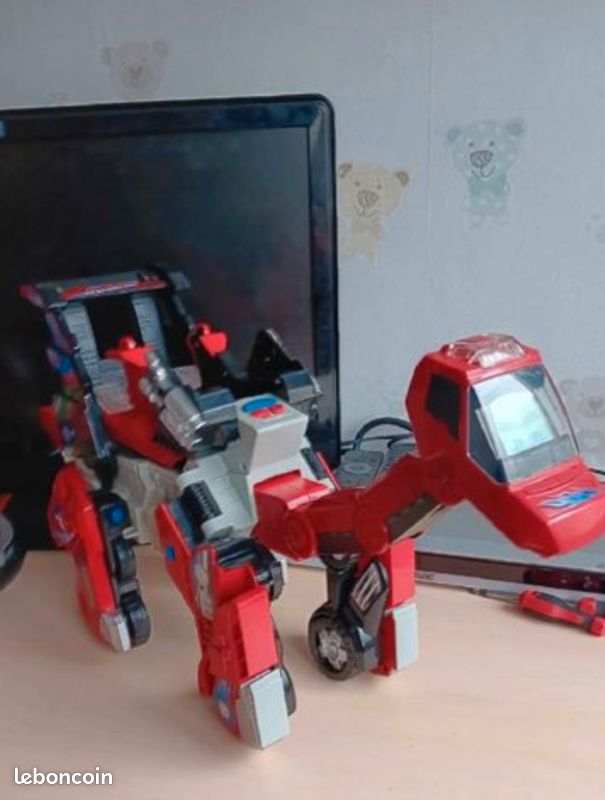 Robot transformers rouge (image 1)