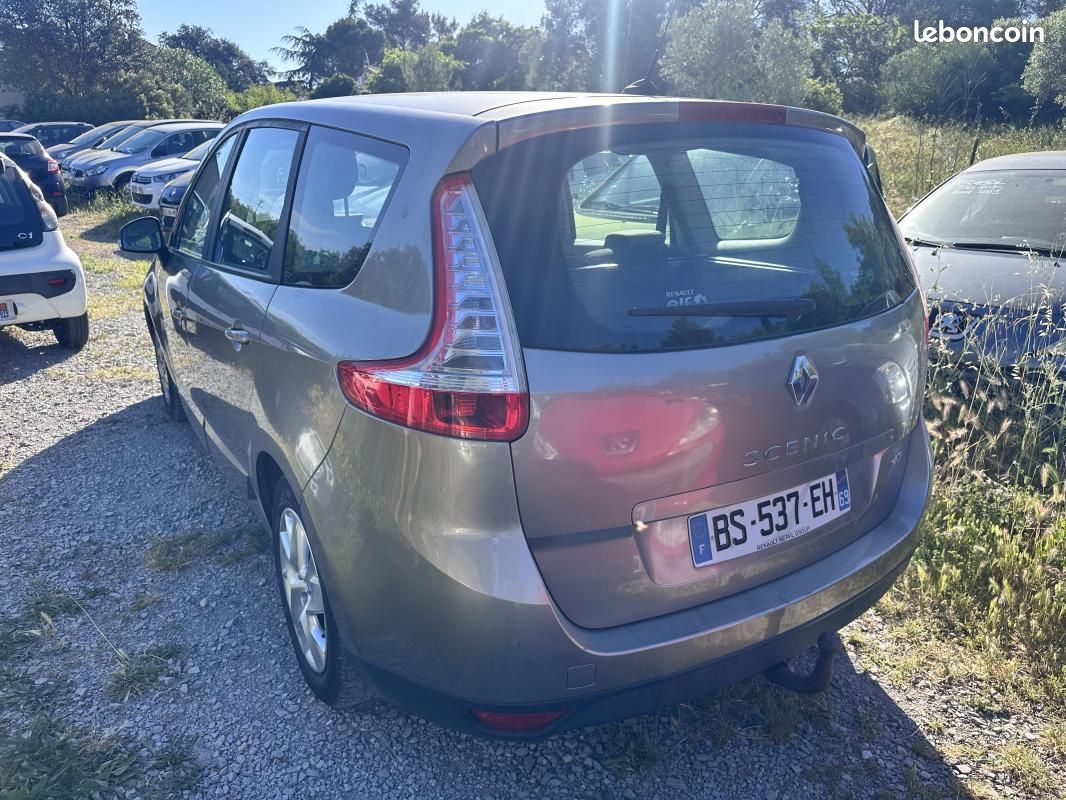 Renault Grand Scénic III dCi 130 FAP Bose Euro 5 7 pl (image 2)