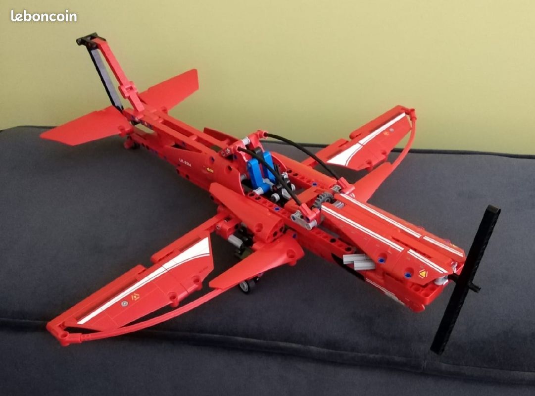 Lego Technic - 9394: L'avion supersonique (image 3)