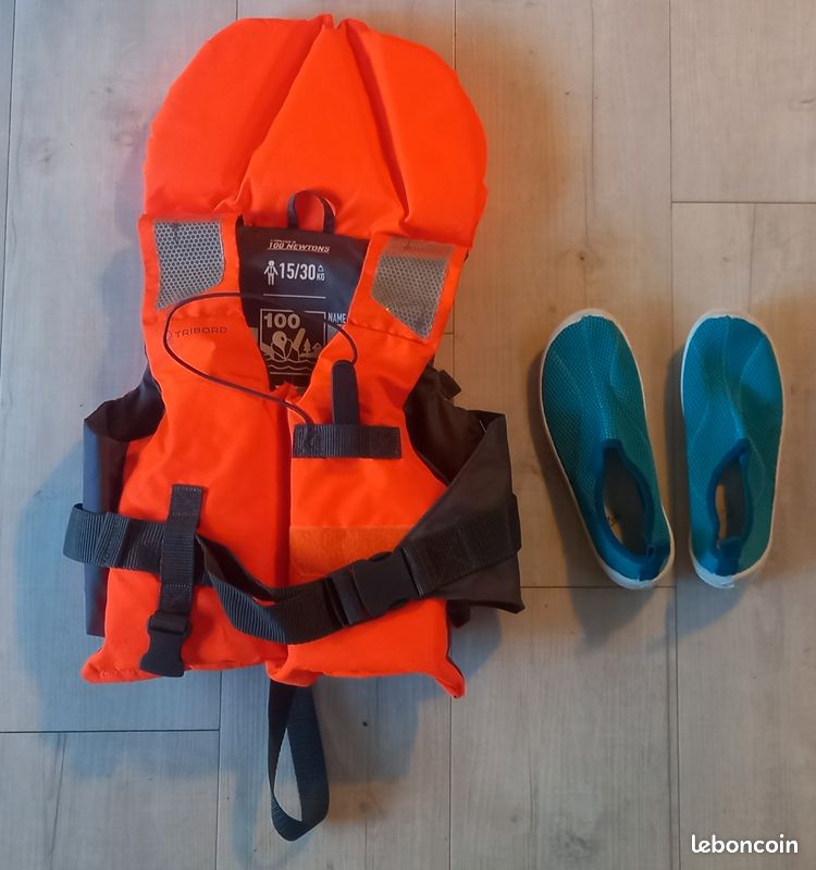 Gilet de sauvetage et chaussures d'eau enfant (image 1)