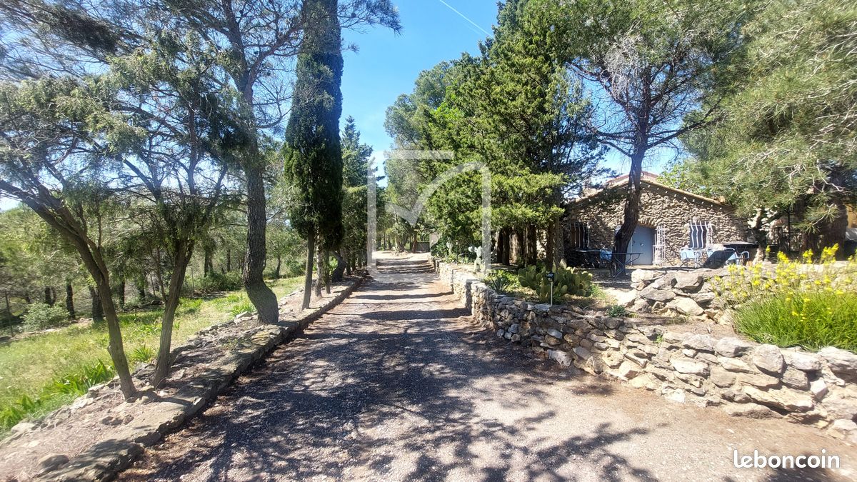 Maison 6 pièces 195 m² · à Treilles · 195 m² · 494 000 €