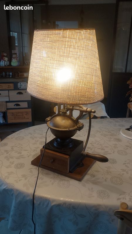 Lampe récup objet vintage moulin à café vintage en bois et métal