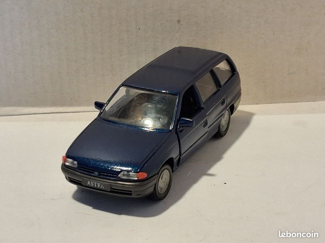 Opel Astra Caravan Gama 1/43° (image 2)