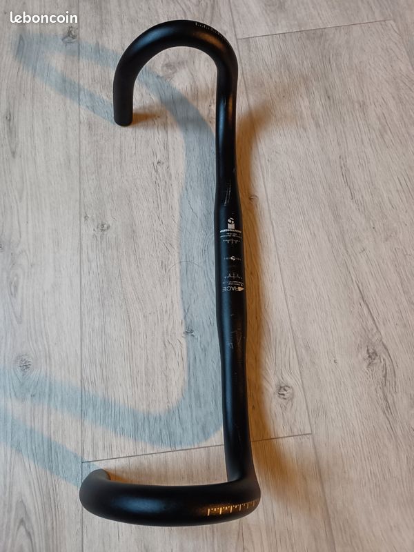 Guidon Bontrager Elite VR-C, Aluminium 6061, 42 Cm (420 Mm), Noir, Pince 31,8 Mm, état Correct
