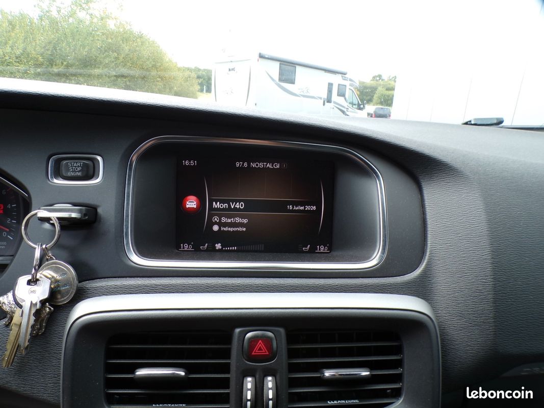 Volvo V40 CROSS COUNTRY D3 AdBlue 150 ch Geartronic 6 (image 11)