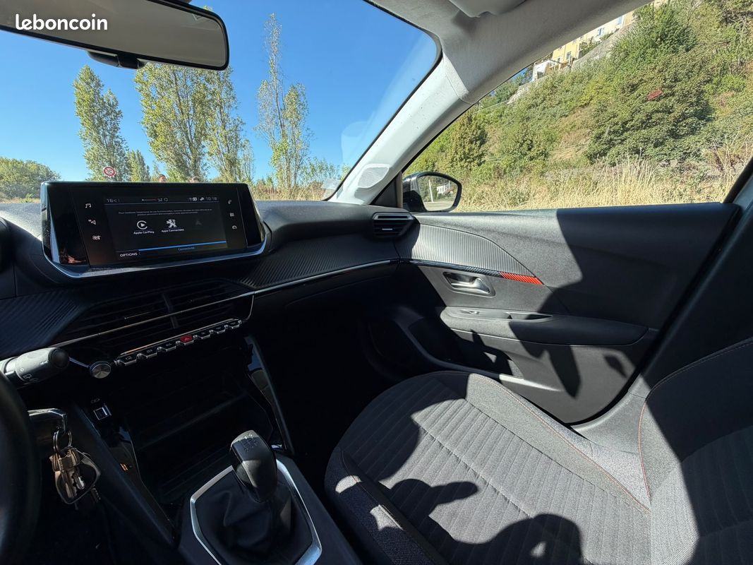 Peugeot 208 1,2 Puretech 75ch buisness (image 13)