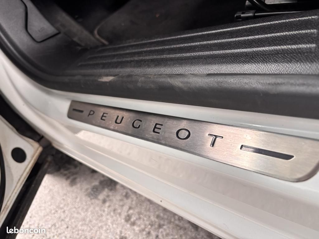 PEUGEOT 2008 GT II - 1.5 DIESEL - 130CH - BV EAT8 - Garantie 12 Mois (image 33)