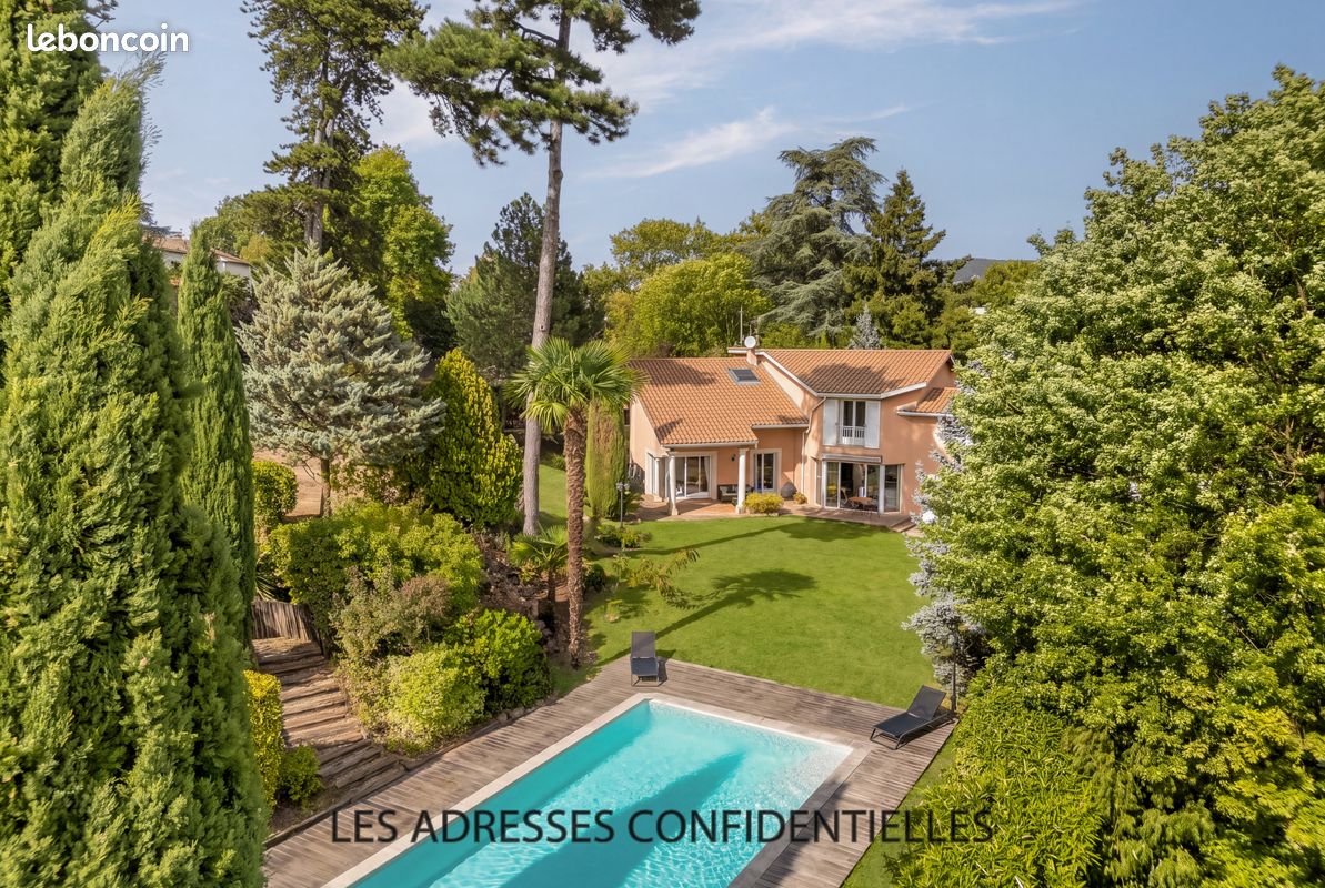 Maison 6 pièces 227 m² · à Champagne-au-Mont-d'Or · 227 m² · 1 090 000 €
