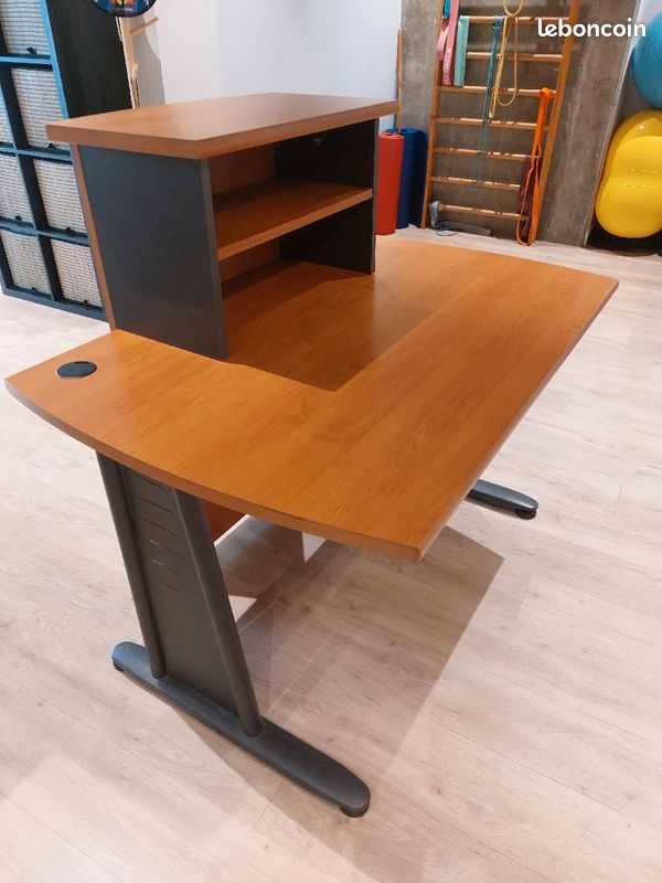 Bureau avec présentoir (image 2)