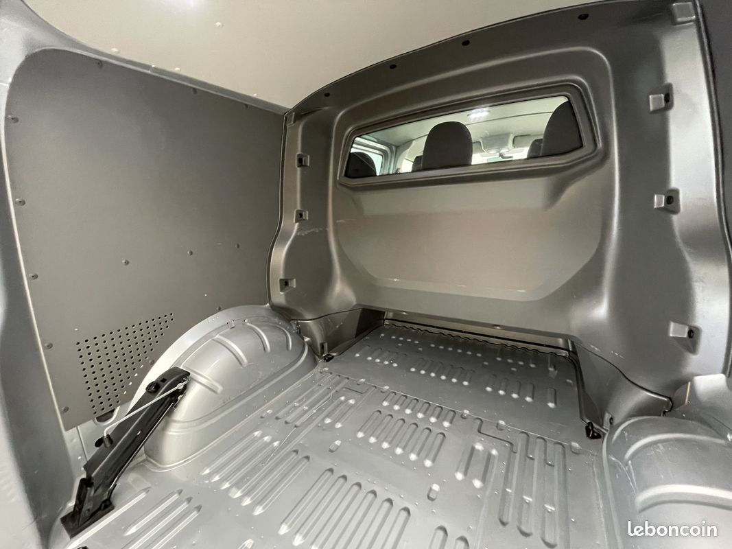Volkswagen utilitaires transporter 6.1 procab l1 2.0 tdi 110 bvm5 business (image 22)