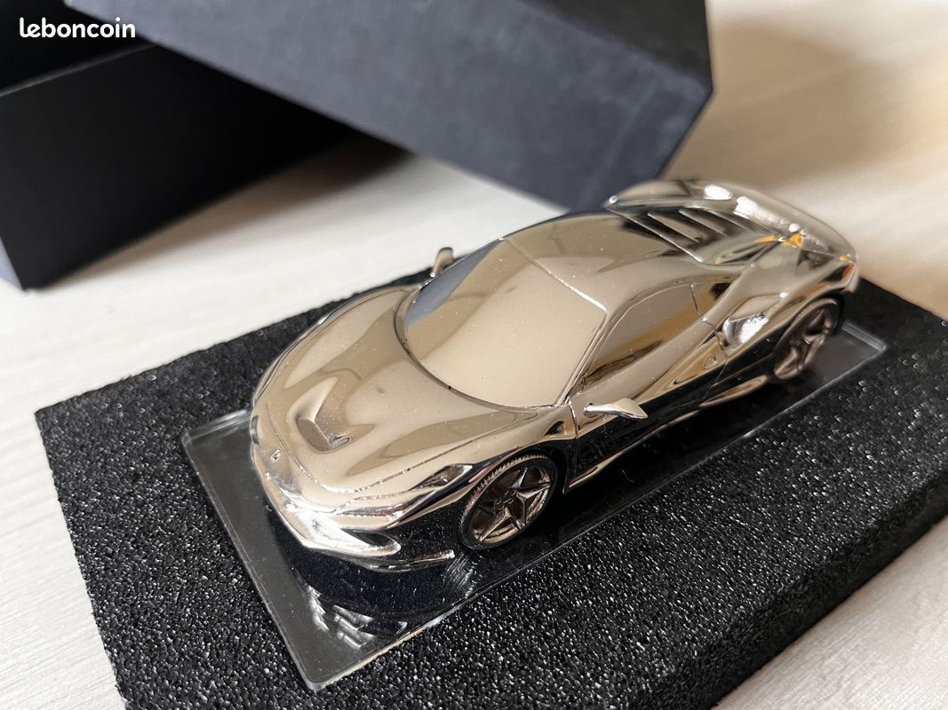 Ferrari F8 Tributo miniature - Collection