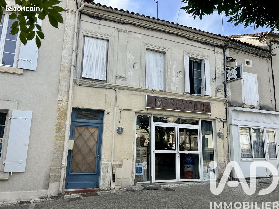 Immeuble 360 m² · à Baignes-Sainte-Radegonde · 360 m² · 194 000 €