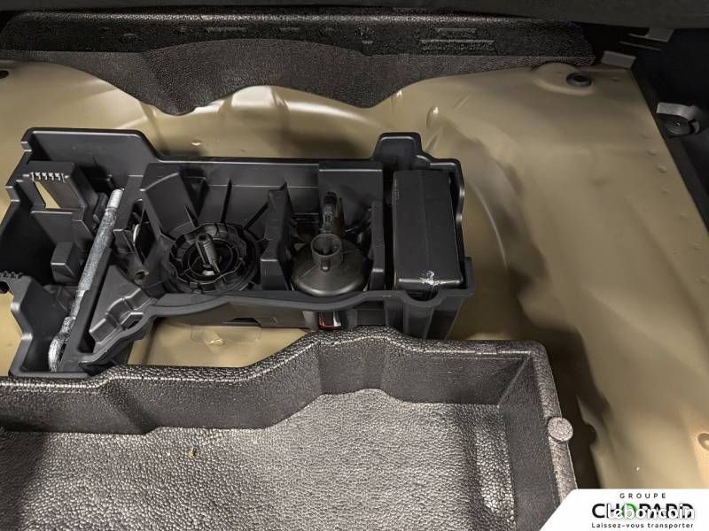 Peugeot 2008 Hybrid 145 e-DCS6 Allure (image 18)