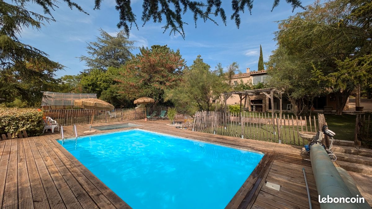 Maison 8 pièces 220 m² · à La Boissière · 220 m² · 590 000 €