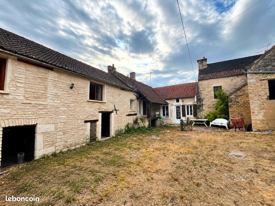 Maison 6 pièces 204 m² · à Tanlay · 204 m² · 90 000 €