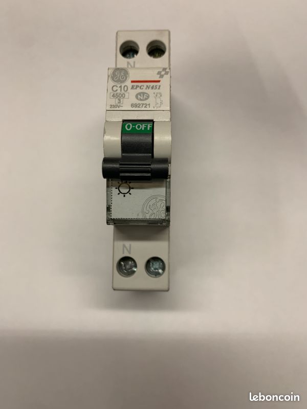 Disjoncteur 10A (image 1)