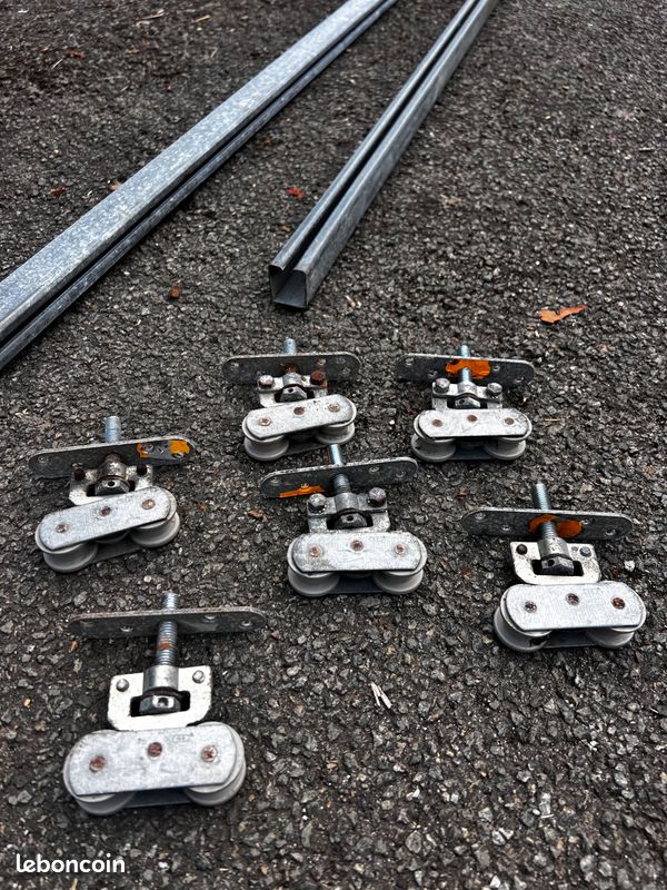 Fixation pour portes coulissantes sur rails acier galvanisés (image 1)