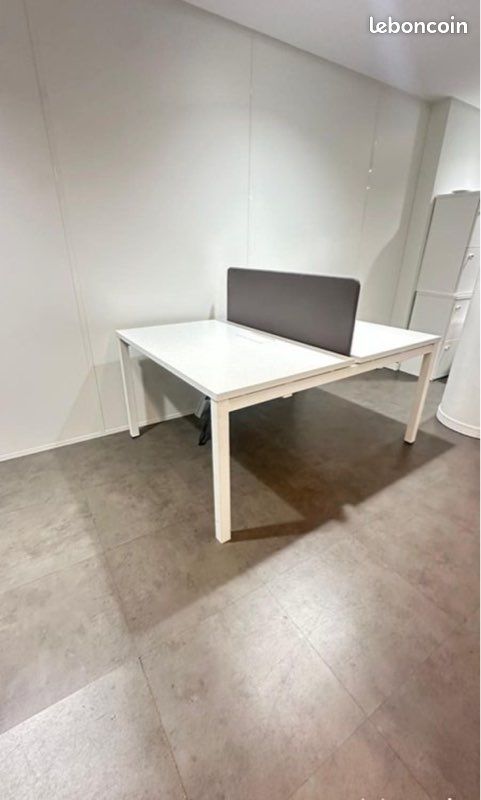 Bureau Face-à-Face 140×80 avec Séparateur – Pro, Solide, Blanc (image 1)